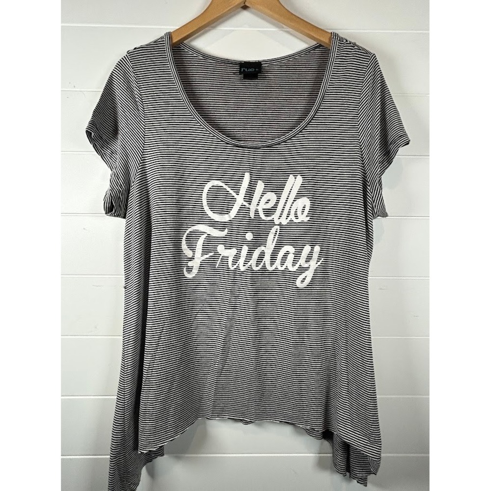 Rue+ Womens 1X Striped Hello Friday Graphic Sharkbite Hem T-Shirt Black White